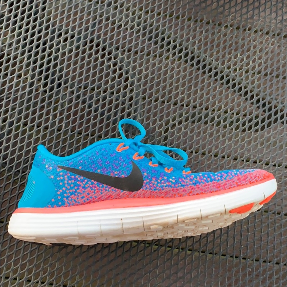 WOMENS NIKE FREE RN TENNIS SHOES